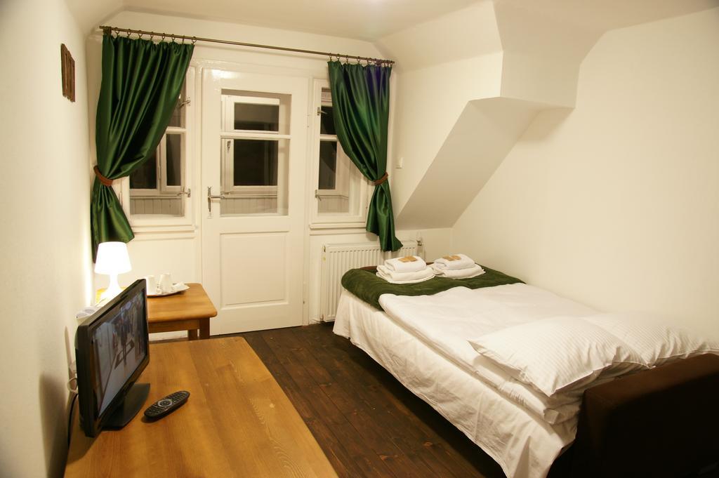 Willa Zwolakowka Bed & Breakfast Истебна Стая снимка