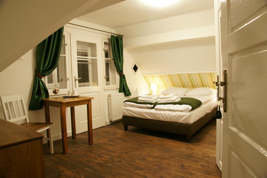 Willa Zwolakowka Bed & Breakfast Истебна Стая снимка