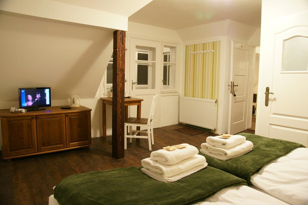 Willa Zwolakowka Bed & Breakfast Истебна Стая снимка
