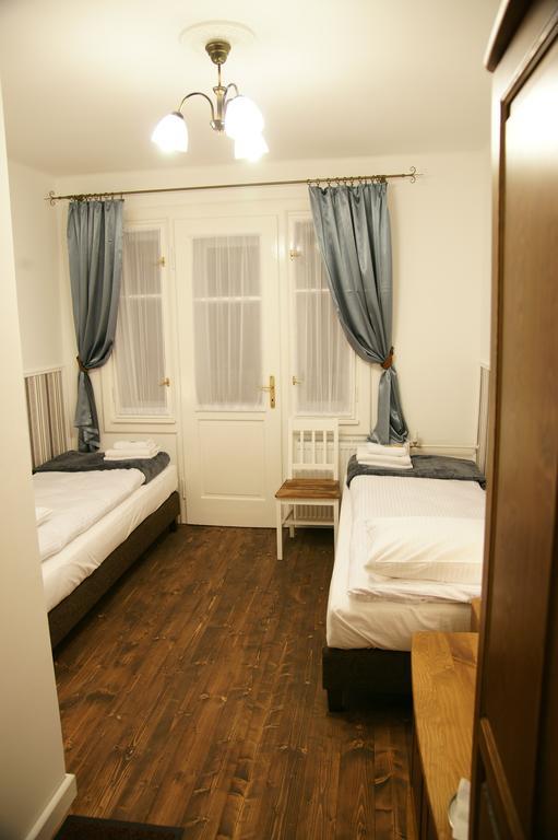 Willa Zwolakowka Bed & Breakfast Истебна Стая снимка